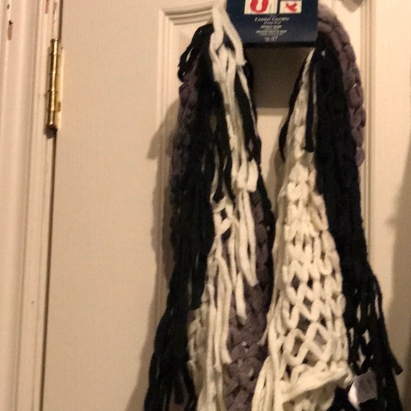 Women’s Open Weave Ombré Infinity Scarf (One Size) - Picture 3 of 5